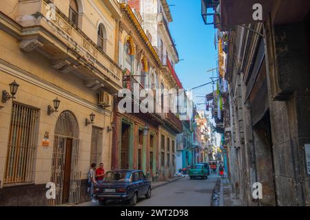 Bâtiments historiques sur Calle Lamparilla Street entre Calle Habana et Compostela Street dans la vieille Havane (la Habana Vieja), Cuba. La vieille Havane est classée au patrimoine mondial de l'UNESCO Banque D'Images