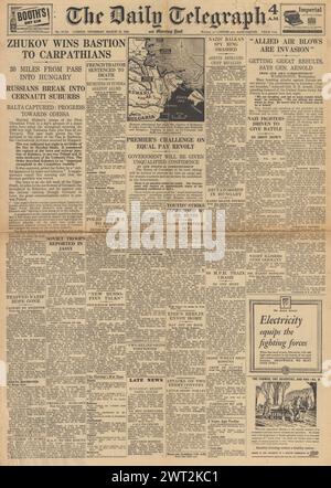 1944 Daily Telegraph page de couverture faisant état de la capture de Kolomyia par l'Armée rouge et du débat du Parlement sur l'égalité de rémunération pour les enseignantes Banque D'Images