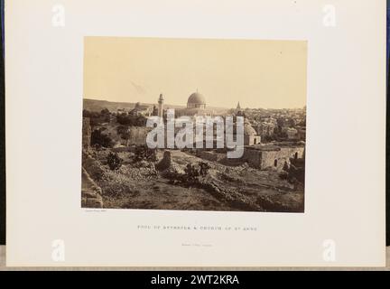 Piscine de Bethesda et église de Sainte Anne. John Cramb, photographe (Écossais, actif des années 1850 - 1860) 1860 vue de l'église de préparé Anne à Jérusalem, avec les ruines des bassins de Bethesda au premier plan. Le Dôme du Rocher et la mosquée al-Aqsa sont tous deux visibles derrière l'église. (Recto, monture) en bas à gauche, en dessous de l'impression, typographie à l'encre noire : 'Cramb, photo. 1860. » Centre inférieur, typographie à l'encre noire : 'PISCINE DE BETHESDA & ÉGLISE DE ST. ANNE [sic] 'William Collins, Glasgow.' (Verso, monture) en bas à gauche, écrit à la main au crayon : 'IB 51,15 (CRA)' Banque D'Images