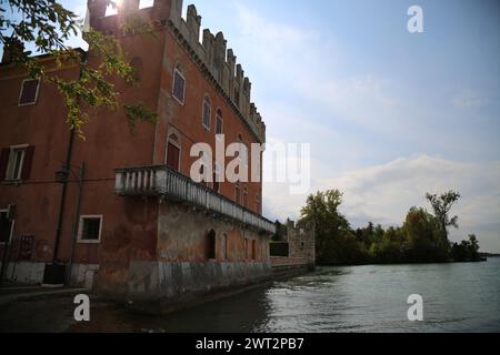 Villa Bernini sur le lac de Garde à Lazise, Italie Banque D'Images