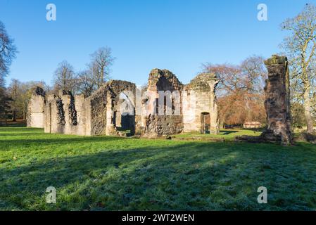 Priory Park, Dudley abrite les ruines du prieuré St James qui a plus de 900 ans et est classé grade 1. Banque D'Images