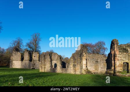 Priory Park, Dudley abrite les ruines du prieuré St James qui a plus de 900 ans et est classé grade 1. Banque D'Images