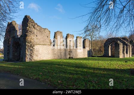 Priory Park, Dudley abrite les ruines du prieuré St James qui a plus de 900 ans et est classé grade 1. Banque D'Images