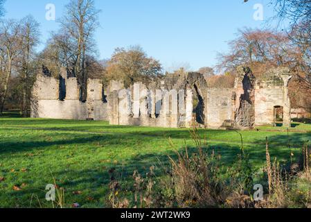 Priory Park, Dudley abrite les ruines du prieuré St James qui a plus de 900 ans et est classé grade 1. Banque D'Images