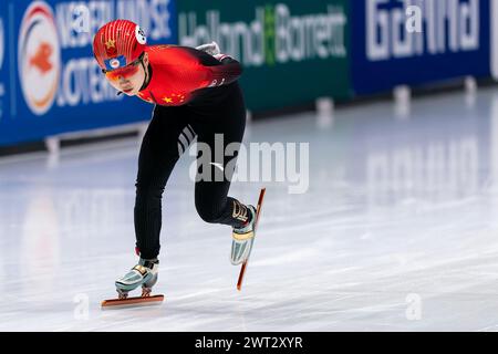 Rotterdam, pays-Bas. 15 mars 2024. ROTTERDAM, PAYS-BAS - 15 MARS : Yize Zang, de Chine, en compétition sur le 1500m féminin lors de la première journée des Championnats du monde de patinage de vitesse sur courte piste de l'ISU 2024 à Ahoy le 15 mars 2024 à Rotterdam, pays-Bas. (Photo de Joris Verwijst/Agence BSR) crédit : Agence BSR/Alamy Live News Banque D'Images