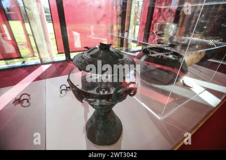 Objets et vases étrusques exposés à Pompéi lors de l'exposition 'Pompéi et les Etrusques' Banque D'Images