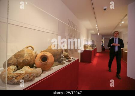 Objets et vases étrusques exposés à Pompéi lors de l'exposition 'Pompéi et les Etrusques' Banque D'Images