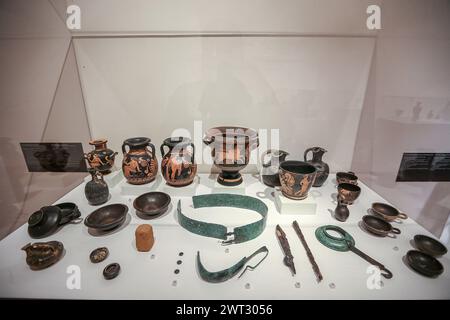 Objets et vases étrusques exposés à Pompéi lors de l'exposition 'Pompéi et les Etrusques' Banque D'Images