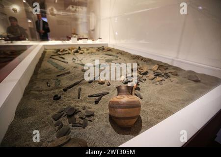 Objets et vases étrusques exposés à Pompéi lors de l'exposition 'Pompéi et les Etrusques' Banque D'Images