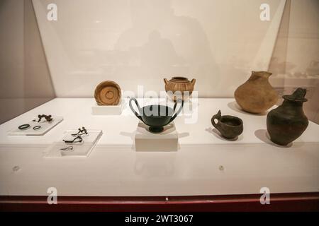 Objets et vases étrusques exposés à Pompéi lors de l'exposition 'Pompéi et les Etrusques' Banque D'Images