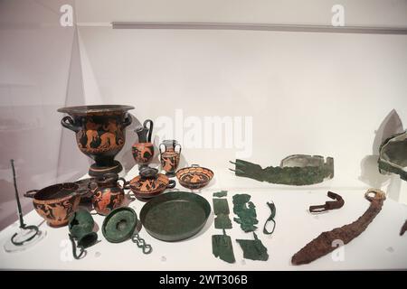 Objets et vases étrusques exposés à Pompéi lors de l'exposition 'Pompéi et les Etrusques' Banque D'Images