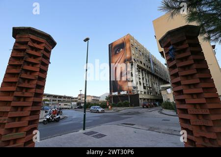 Une vue des murales géantes, représentant le révolutionnaire Che Guevara, par l'artiste Jorit Agoch, sur un bâtiment dans le San Giovanni a Teduccio, une distr Banque D'Images