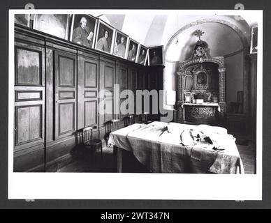 Lazio Rieti Magliano Sabina Cathedral09. Hutzel, Max 1960-1990 vues extérieures de la façade (XVIIIe siècle) et des portails (XVe siècle). Vues de l'intérieur restauré : fresques en abside du couronnement de la Vierge, Annonciation et la naissance et la mort du fils d'Uliano, noble de Magliano ; fresques décoratives au plafond ; retables et autels en marbre. Trésor : chasuble de brocart d'argent et d'or décoré de saints (XVIIIe siècle), portraits d'évêques (XVe-XVIIe siècle). Photographe et érudit d'origine allemande Max Hutzel (1911-1988) photographié en Italie du début des années 1960 jusqu'à sa mort. Le R Banque D'Images