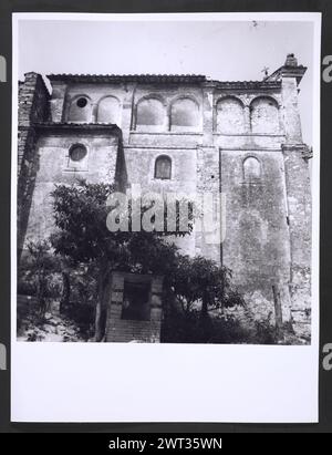Ombrie Terni Calvi dell'Ombria S. Antonio. Hutzel, Max 1960-1990 vues extérieures et intérieures de l'église ; peintures et sculptures intérieures de la haute Renaissance et baroque ; un rare groupe sculptural sculpté en bois de 30 figures datant du milieu du XVIe siècle. Notes de l'objet : Hutzel a tourné cette campagne en 1984. Photographe et érudit d'origine allemande Max Hutzel (1911-1988) photographié en Italie du début des années 1960 jusqu'à sa mort. Le résultat de ce projet, désigné par Hutzel comme Foto Arte Minore, est une documentation approfondie du développement historique de l'art en Italie jusqu'au XVIIIe siècle, y compris objec Banque D'Images