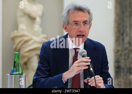 Le candidat pour le maire de Naples, Gaetano Manfredi, lors de la conférence de presse pour sa présentation en tant que candidat du mouvement 5 étoiles. Banque D'Images