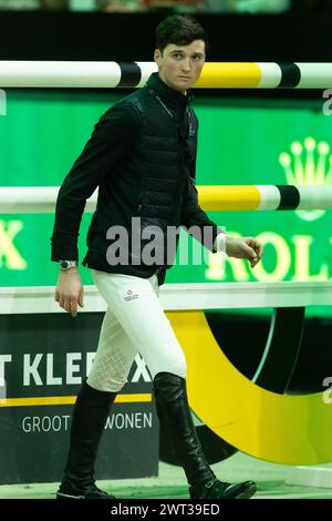 Denbosch, pays-Bas - 10 mars 2024. Robert Murphy, de Grande-Bretagne, avance sur le parcours du Rolex Grand Prix de 1,60 M. Banque D'Images