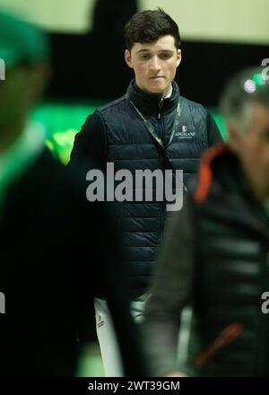 Denbosch, pays-Bas - 10 mars 2024. Robert Murphy, de Grande-Bretagne, avance sur le parcours du Rolex Grand Prix de 1,60 M. Banque D'Images