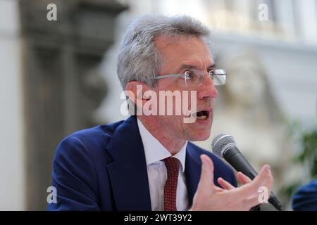 Le candidat pour le maire de Naples, Gaetano Manfredi, lors de la conférence de presse pour sa présentation en tant que candidat du mouvement 5 étoiles. Banque D'Images