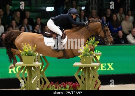 Denbosch, pays-Bas - 10 mars 2024. La suédoise Angelica Augustsson Zanotelle, Kalinka Van de Nachtegaele, participe au 1,60 m Rolex Grand Pr Banque D'Images