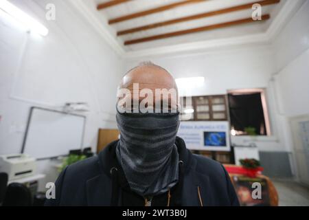 Le colonel des Carabinieri, Sergio de Caprio, connu sous le nom de capitaine Last, avec son visage couvert pour des raisons de sécurité, lors d'une conférence de presse pour LEG Banque D'Images