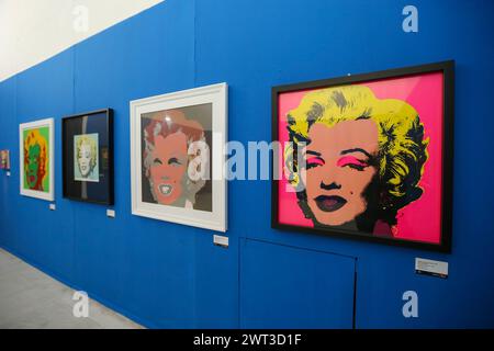 Les portraits de Marylin Monroe dans l'exposition consacrée à Andy Warhol à Naples, intitulée 'Andy is back', lors de la prévisualisation pour la presse. Banque D'Images