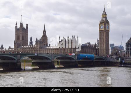 Londres, Royaume-Uni. 15 mars 2024. La vue générale des chambres du Parlement, de la Tamise et du pont Westminster comme salaire des députés devrait augmenter de 5,5 pour cent à partir d'avril. (Crédit image : © Vuk Valcic/SOPA images via ZUMA Press Wire) USAGE ÉDITORIAL SEULEMENT! Non destiné à UN USAGE commercial ! Banque D'Images