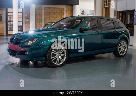 La MG Rover RDX60, prototype de ce qui serait devenu les Rover 55 et 35, remplace la 25/45, maintenant exposée au British Motor Museum Banque D'Images