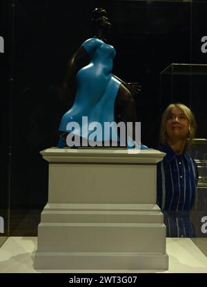 TSCHABALA AUTO , LADY IN BLUE ET ANDRA URSUTA ONT ÉTÉ ANNONCÉES PAR LE QUATRIÈME GROUPE DE COMMANDE DE PLINTHE COMME LES ARTISTES CHOISIS POUR Y INSTALLER DES SCULPTURES SUR LA QUATRIÈME PLINTHE DE TRAFALGAR SQUARE EN 2026 ET 2028 RESPECTIVEMENT. ILS ONT ÉTÉ SÉLECTIONNÉS À PARTIR D'UN SHORLIST QUI COMPRENAIT CHILA KUMARI SINGH BURMAN , GABRIEL CHAILE , RUTH EWAN, THOMAS J PRICE ET VERONICA RYAN. Banque D'Images