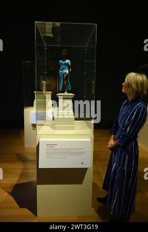 TSCHABALA AUTO , LADY IN BLUE ET ANDRA URSUTA ONT ÉTÉ ANNONCÉES PAR LE QUATRIÈME GROUPE DE COMMANDE DE PLINTHE COMME LES ARTISTES CHOISIS POUR Y INSTALLER DES SCULPTURES SUR LA QUATRIÈME PLINTHE DE TRAFALGAR SQUARE EN 2026 ET 2028 RESPECTIVEMENT. ILS ONT ÉTÉ SÉLECTIONNÉS À PARTIR D'UN SHORLIST QUI COMPRENAIT CHILA KUMARI SINGH BURMAN , GABRIEL CHAILE , RUTH EWAN, THOMAS J PRICE ET VERONICA RYAN. Banque D'Images