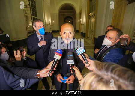 L’entraîneur de football Luciano Spalletti s’entretient avec des journalistes avant la conférence espaces du futur, organisée par le Corriere del Mezzogiorno ne Banque D'Images