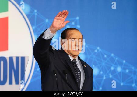 Le chef du parti politique 'Forza Italia', Silvio Berlusconi, lors d'une convention politique à Naples. Banque D'Images