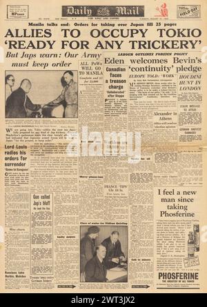 1945 Daily mail en première page sur l'occupation de Tokyo par les Alliés, le procès de Vidkun Quisling et Lord Mountbatten demande la reddition des forces japonaises en Birmanie Banque D'Images