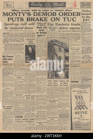 1945 Daily mail en première page sur Montgomery ralentit la démobilisation, Quisling reconnu coupable et BBC canular nation Banque D'Images