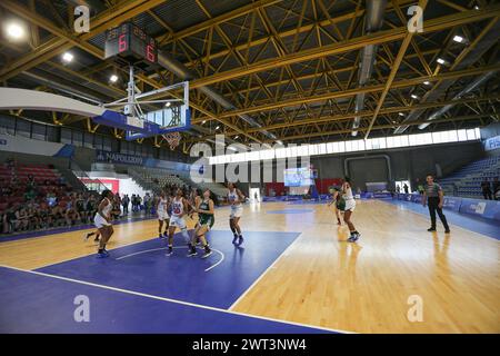 Une vue de PalaJacazzi pendant le match de basket féminin, pour l'Universiade de 2019, entre l'équipe nationale des États-Unis d'Amérique et Mexi Banque D'Images