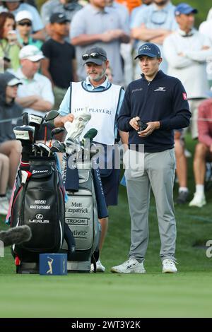 Ponte Vedra, Floride, États-Unis. 15 mars 2024. Matt Fitzpatrick s’entretient avec son caddie lors de la deuxième manche DU Championnat DES JOUEURS au TPC Sawgrass à Ponte Vedra, FL. Gray Siegel/CSM/Alamy Live News Banque D'Images