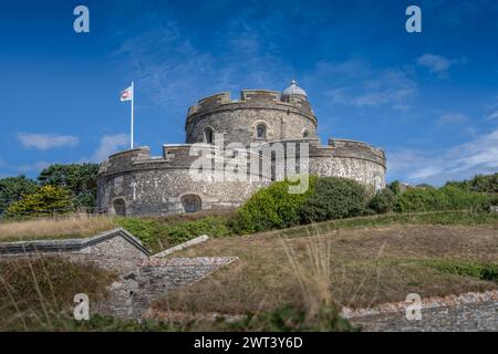 Le château de St Mawes à Falmouth, en Cornouailles, a été commandé par le roi Henri VIII au XIVe siècle, pour défendre la côte sud de l'Angleterre. Banque D'Images