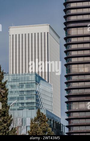 Madrid, Espagne - 11 février 2024 : gratte-ciel dans la zone financière AZCA Banque D'Images