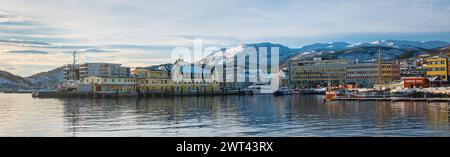 Panorama du port de Harstad, nord de la Norvège en hiver Banque D'Images