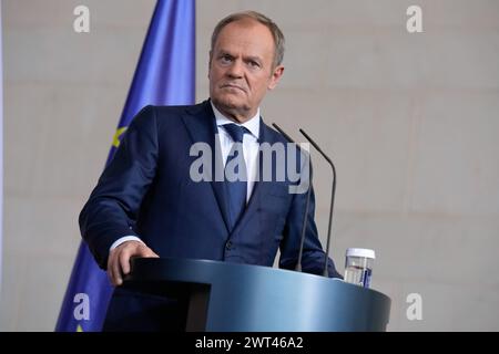 Staatsbesuch, Weimarer Dreieck, Tusk Bundeskanzler Olaf Scholz empfängt Emmanuel Macron, Staatspräsident der Französischen Republik, Donald Tusk, Ministerpräsident von Polen im Bundeskanzleramt, Pressestatement Berlin GER *** visite d'Etat, Weimar Triangle, Tusk chancelier fédéral Olaf Scholz reçoit Emmanuel Macron, Président de la République française, Donald Tusk, premier ministre de Pologne à la Chancellerie fédérale, communiqué de presse Berlin Berlin GER Banque D'Images