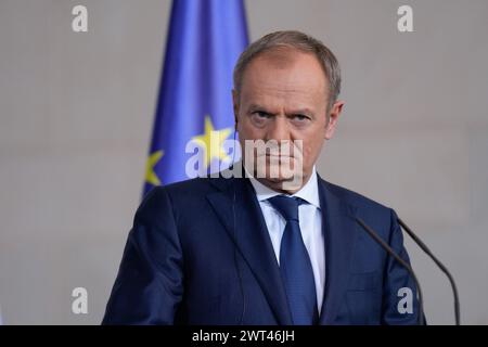 Staatsbesuch, Weimarer Dreieck, Tusk Bundeskanzler Olaf Scholz empfängt Emmanuel Macron, Staatspräsident der Französischen Republik, Donald Tusk, Ministerpräsident von Polen im Bundeskanzleramt, Pressestatement Berlin GER *** visite d'Etat, Weimar Triangle, Tusk chancelier fédéral Olaf Scholz reçoit Emmanuel Macron, Président de la République française, Donald Tusk, premier ministre de Pologne à la Chancellerie fédérale, communiqué de presse Berlin Berlin GER Banque D'Images