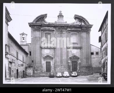 Ombrie Terni Calvi dell'Ombria S. Antonio. Hutzel, Max 1960-1990 vues extérieures et intérieures de l'église ; peintures et sculptures intérieures de la haute Renaissance et baroque ; un rare groupe sculptural sculpté en bois de 30 figures datant du milieu du XVIe siècle. Notes de l'objet : Hutzel a tourné cette campagne en 1984. Photographe et érudit d'origine allemande Max Hutzel (1911-1988) photographié en Italie du début des années 1960 jusqu'à sa mort. Le résultat de ce projet, désigné par Hutzel comme Foto Arte Minore, est une documentation approfondie du développement historique de l'art en Italie jusqu'au XVIIIe siècle, y compris objec Banque D'Images