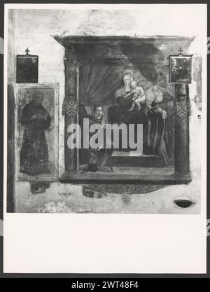 Marches Macerata Urbisaglia chiesetta della Maesta8. Hutzel, Max 1960-1990 Max Hutzel (1911-1988), photographe et chercheur d'origine allemande, a photographié en Italie du début des années 1960 jusqu'à sa mort. Le résultat de ce projet, appelé Foto Arte Minore par Hutzel, est une documentation approfondie du développement historique de l'art en Italie jusqu'au XVIIIe siècle, y compris des objets des Étrusques et des Romains, ainsi que des monuments médiévaux, romans, gothiques, Renaissance et baroques. Les images sont organisées par région géographique en Italie, puis par province, ville, complexe de sites et monument. Banque D'Images