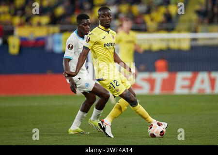VILLARREAL, ESPAGNE - 14 MARS : Eric Bailly, de Villarreal CF, court avec le ballon lors de la manche 2023/24 de l'UEFA Europa League du 16e match aller-retour entre Villarreal CF et l'Olympique Marseille à l'Estadio de la Ceramica le 14 mars 2024 à Villarreal, Espagne. (Photo de Jose Torres/photo Players images) crédit : Francisco Macia/Alamy Live News Banque D'Images