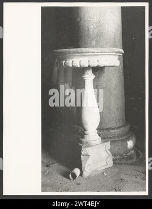 Lazio Viterbo Vetralla S. Francesco1. Hutzel, Max 1960-1990 lieu spécifique : Archeo Notes générales : médiéval (62 photos de S. Francesco) Hutzel nos 44-97, 109-116, un de Archeo Hutzel no. 127 Max Hutzel (1911-1988), photographe et chercheur d'origine allemande, photographie en Italie du début des années 1960 jusqu'à sa mort. Le résultat de ce projet, désigné par Hutzel comme Foto Arte Minore, est une documentation approfondie du développement historique de l'art en Italie jusqu'au XVIIIe siècle, y compris des objets des Étrusques et des Romains, ainsi que du début médiéval, roman, gothique, Renaissance et baroque Banque D'Images