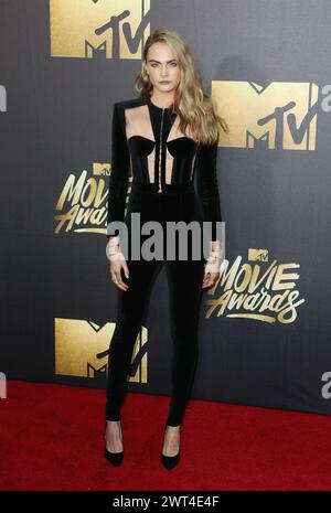 BURBANK, CA - 09 AVRIL : la mannequin Cara Delevingne assiste aux MTV Movie Awards 2016 à Warner Bros Studios le 9 avril 2016 à Burbank, Californie. Banque D'Images