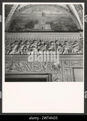 Lazio Rome Palazzo Mattei di Giove6. Hutzel, Max 1960-1990 Post-médiéval : peinture, fresque, stuc, architecture. Antiquités : fragments sculpturaux et architecturaux romains. Photographe et érudit d'origine allemande Max Hutzel (1911-1988) photographié en Italie du début des années 1960 jusqu'à sa mort. Le résultat de ce projet, appelé Foto Arte Minore par Hutzel, est une documentation approfondie du développement historique de l'art en Italie jusqu'au XVIIIe siècle, y compris des objets des Étrusques et des Romains, ainsi que des monuments médiévaux, romans, gothiques, Renaissance et baroques. Image Banque D'Images