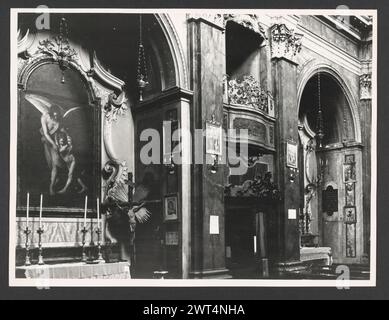 Lazio Rieti Rieti S. Ruffo. Hutzel, Max 1960-1990 Post-médiéval : architecture, sculpture architecturale, peinture, décoration en stuc. L'église a été construite à l'origine en 1141, mais a été entièrement redessinée en 1746, avec une façade baroque et un intérieur en marbre et stuc doré. Dans une chapelle latérale se trouve le tableau L'ange gardien, attribué à Giovanni Antonio Galli (appelé lo Spadarino). Photographe et érudit d'origine allemande Max Hutzel (1911-1988) photographié en Italie du début des années 1960 jusqu'à sa mort. Le résultat de ce projet, désigné par Hutzel comme Foto Arte Minore, est un documentaire approfondi Banque D'Images