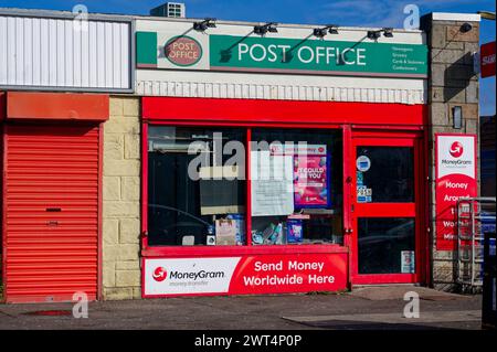 Londres, Angleterre, Royaume-Uni, 2 mars 2024, Royal mail Post Office et signalisation sur la rue principale Banque D'Images