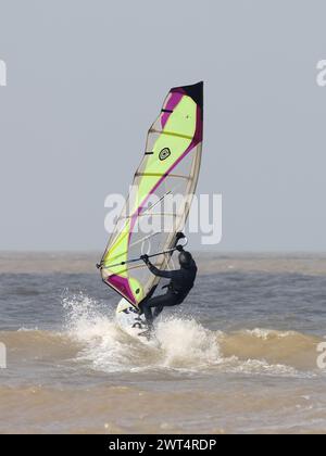 Planche à voile sur la côte nord du Kent Banque D'Images