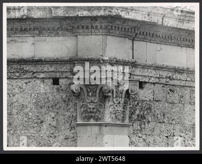 Ombrie Pérouse Norcia Madonna della Neve2. Hutzel, Max 1960-1990 vues de la campagne environnante ; vues extérieures avec détails capitales ; vues intérieures de coupole octogonale, autels, et détails fresques par les frères Angelucci. Notes générales : il n'y a pas de négatifs pour cette séquence de monuments. Photographe et érudit d'origine allemande Max Hutzel (1911-1988) photographié en Italie du début des années 1960 jusqu'à sa mort. Le résultat de ce projet, désigné par Hutzel comme Foto Arte Minore, est une documentation approfondie du développement historique de l'art en Italie jusqu'au XVIIIe siècle, y compris des objets du Banque D'Images